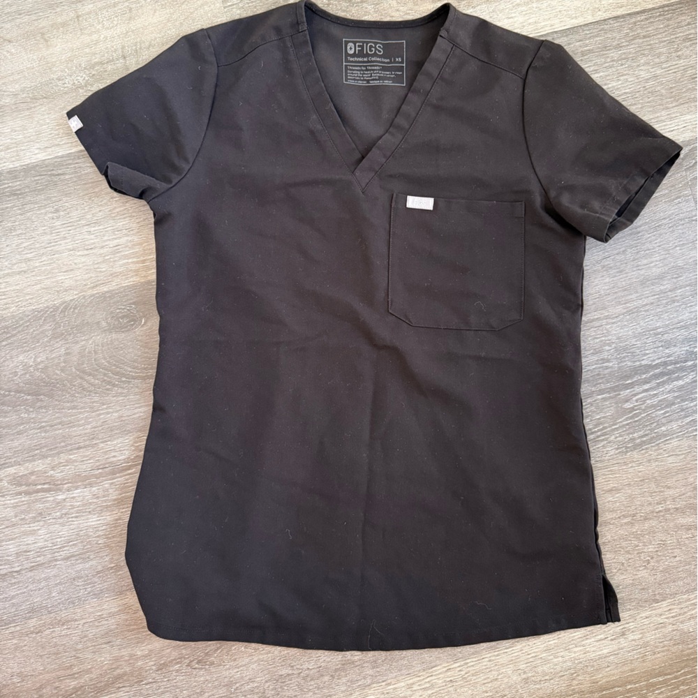 Figs Catarina Black Scrub Top